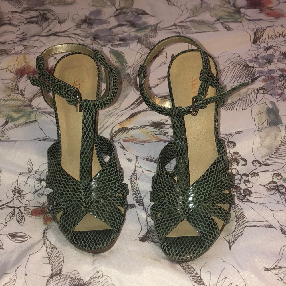 Heels - Picture 4 of 6